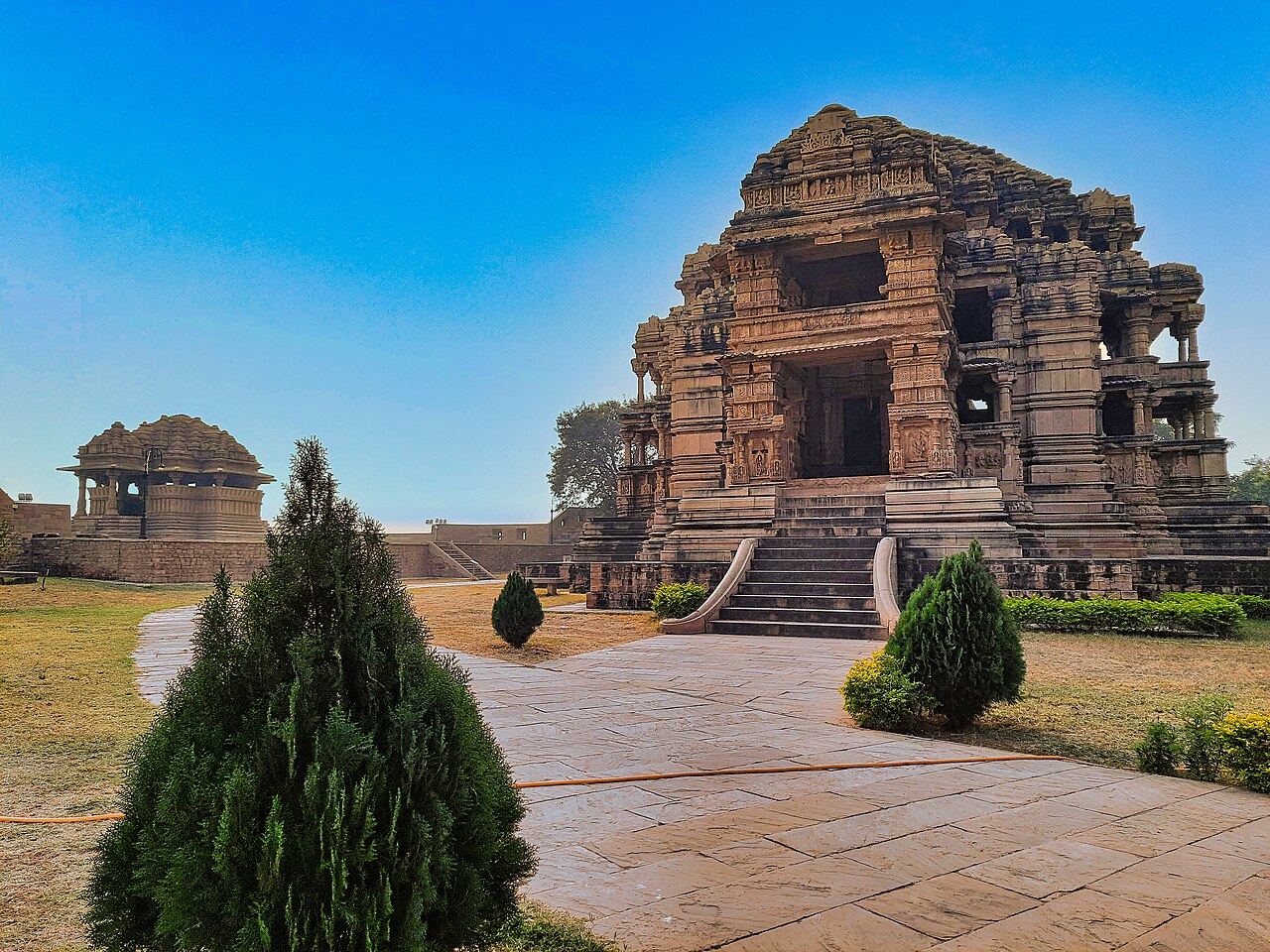 Sas Bahu Carvings